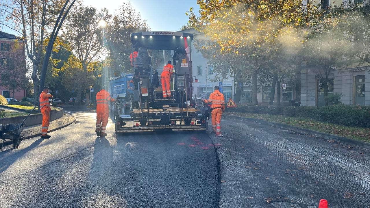 photo_5764851073909722068_y