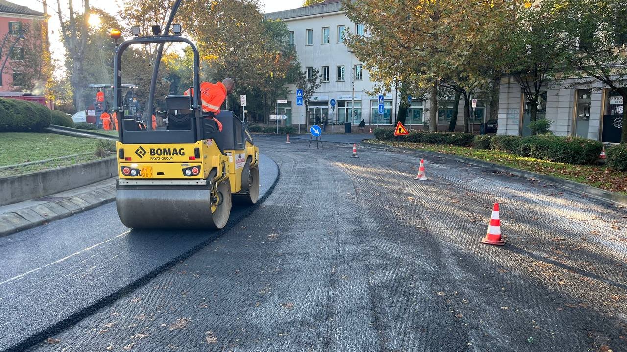 photo_5764851073909722073_y