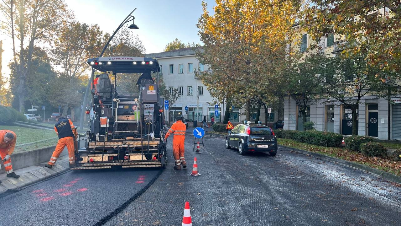 photo_5764851073909722077_y