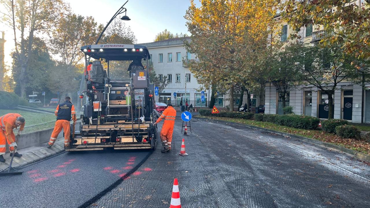 photo_5764851073909722078_y