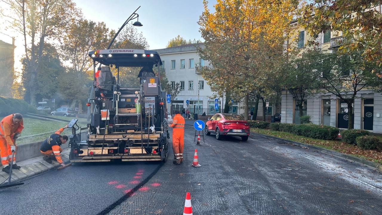 photo_5764851073909722079_y